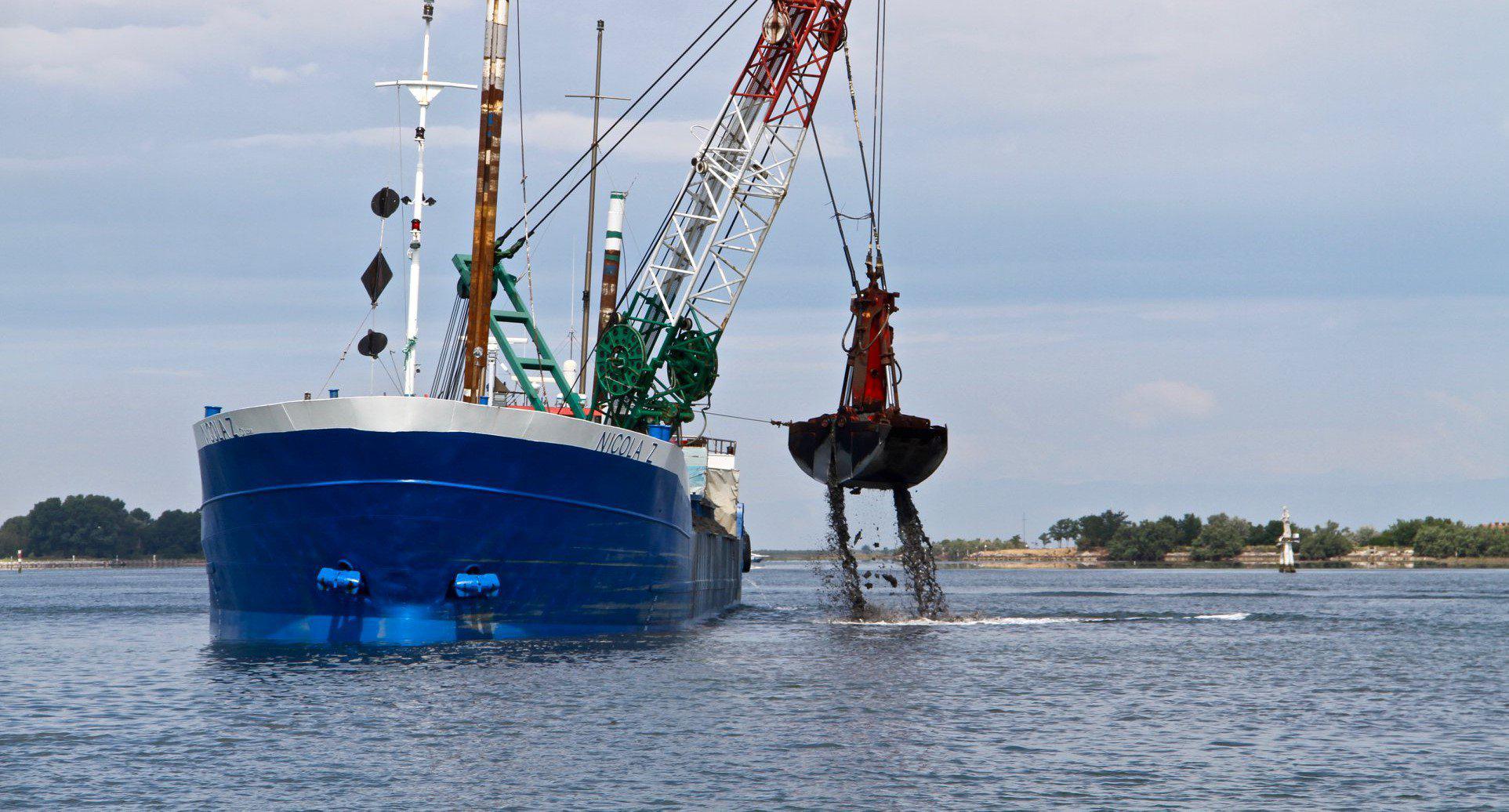 Immagine per La Regione programma i dragaggi, nel 2022 lavori da Grado a Monfalcone